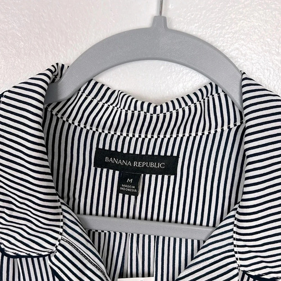 Banana Republic New Women’s M Collared Navy Blue Striped Long Sleeve Blouse - Picture 3 of 8